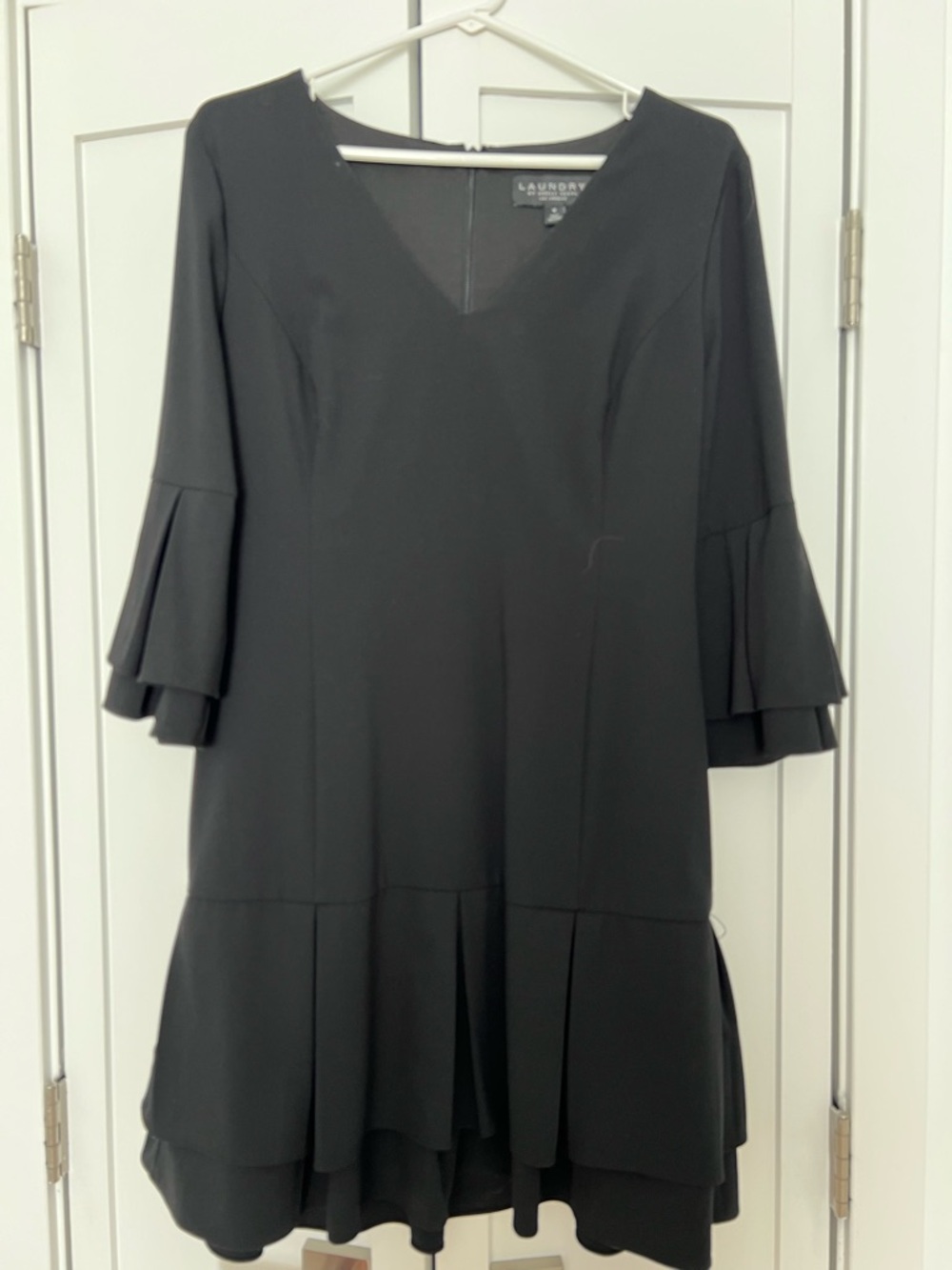 Laundry By Shelli Segal Black V-Neck Tiered Bell-Sleeve Dress